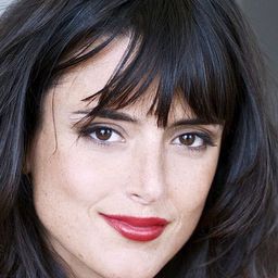 Sarah-Laure Estragnat 飾演 Journaliste radio