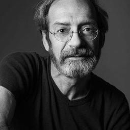 José Neto 飾演 the veterinary