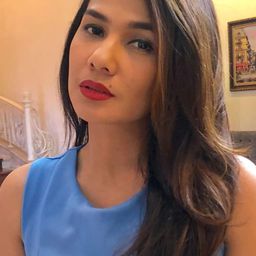 Nova Eliza 飾演 Tania's Mother