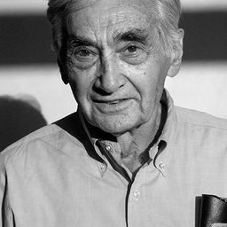 Howard Zinn 飾演 Self