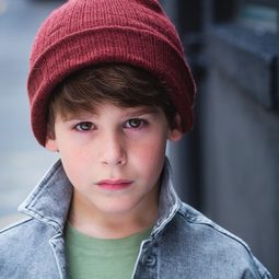 Mason Cufari 飾演 Young Renn