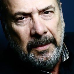 Gazanfer Ündüz 飾演 Kenan