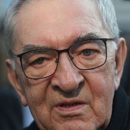 耶日·崔拉 飾演 Leon Wilczur