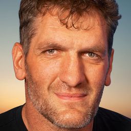 Krzysztof Ogonek - 汽車先生與聖殿騎士團演員 飾演'Gigant'