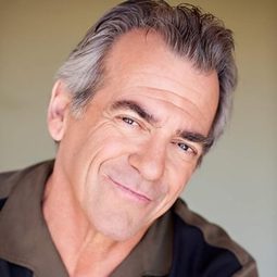 John Pappas 飾演 Agent Charlie Rusk