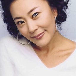 Seo Hye-Rin 飾演 Cafe owner