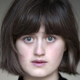 艾拉布魯柯列里 飾演 Alba