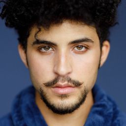 Lukas von Horbatschewsky 飾演 Denys Bondar