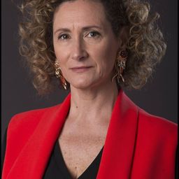 Luísa Cruz 飾演 Nun