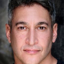 Josh Philip Weinstein - 日日夜夜演員 飾演Commander