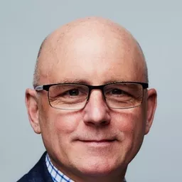 Scott Wickware 飾演 CSA Agent Wallace