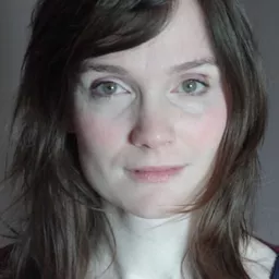 Anne-Pascale Clairembourg 飾演 Elena, 43 Years Old