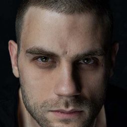 Dmitry Endaltsev - 祝你好運演員 飾演Maksim