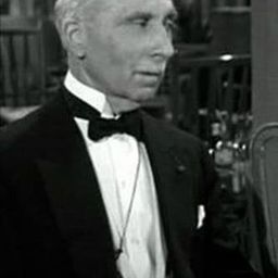 Charles Bayard 飾演 