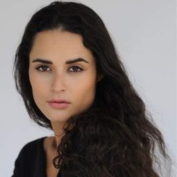 史蒂芬妮·諾格拉斯 - 解除好友2：暗網演員 飾演Amaya DeSoto