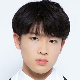 大久保 波留 飾演 