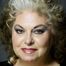 Kadriye Kenter 飾演 Self