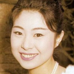 中村玉緒 飾演 Satsu