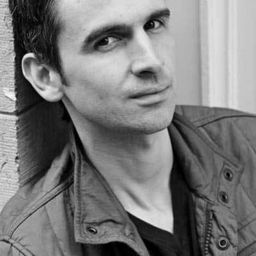 Vincent Lecuyer 飾演 Dimitri