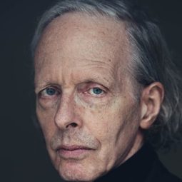 Geoffrey Carey 飾演 Laurence (as Geoffrey Garey)