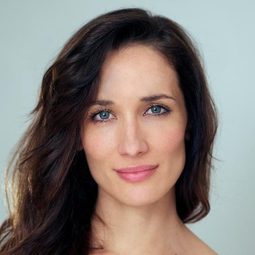 Ana Asensio - 我思念你演員 飾演Andrea