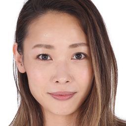 國立幸 飾演 Arthur Pendragon (voice)