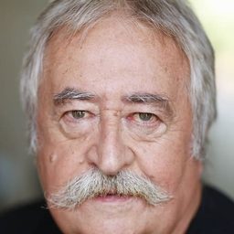 Michel Vivier 飾演 Le chef de la police