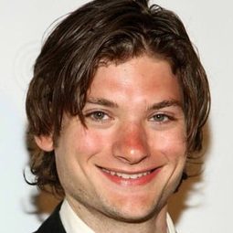 Rob Welsh - 解除好友2：暗網演員 飾演Charon V