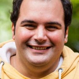 Burak Türker 飾演 Patron