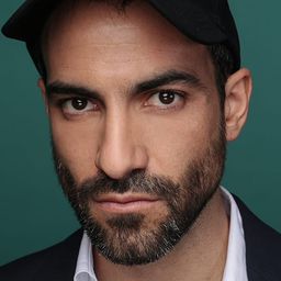 Gabriel Cañas 飾演 Ernesto