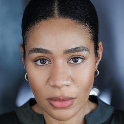 香娜巴巴耶米 飾演 Kovacs