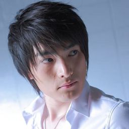 Tomohito Wakizaki 飾演 