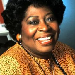 Eyde Byrde 飾演 Lionel's Mother