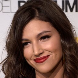 烏蘇拉哥比羅 - Afterparty演員 飾演María / Laura