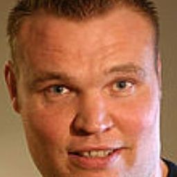 Semmy Schilt 飾演 Security guard