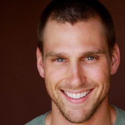 布萊德·班尼狄克 飾演 Sheriff Jackson