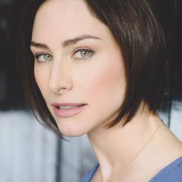 Joy Tanner 飾演 Nora MacDonald