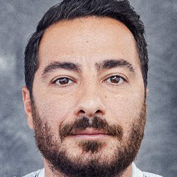 Navid Mohammadzadeh 飾演 Alireza