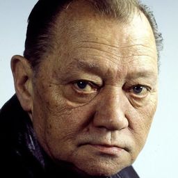 Rudolf Hrušínský 飾演 Antonín Důra