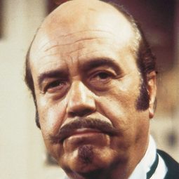 Valeriano Andrés 飾演 Director sanatorio