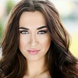 Wren Walker 飾演 Blue Jean