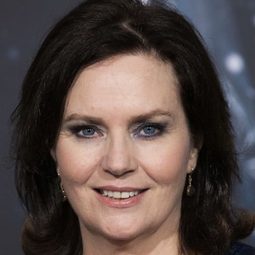 Philippa Boyens - 哈比人：不思議之旅編劇