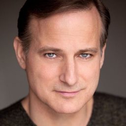 Michael Gruber 飾演 Munkustrap