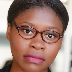 Nneoma Nkuku - 度假好友2：加勒比之亂演員 飾演Casino Waitress