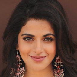 伊斯瓦莉亞·梅農 飾演 