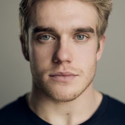 Bobby Lockwood 飾演 Spiritual Simon