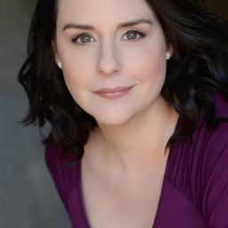 Kate Kneeland 飾演 Sara Gallagher