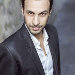 Dino Santoro 飾演 Chiodo