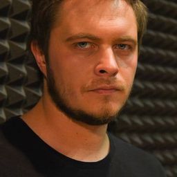 托馬斯·舒哈特 飾演 Damian, szef Marysi