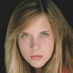 森美·簡·嘉芙 飾演 Amanda Whurlitzer